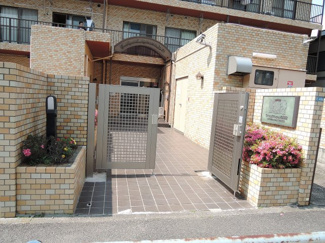 【エントランス】 | 京浜急行泉「生麦」駅徒歩6分の好立地！