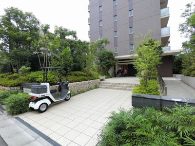 【エントランス】 | マークウィング川崎 | 京急大師線「川崎大師」駅徒歩14分、JR東海道本線・京浜東北線・南武線「川崎」駅バス13分「観音二丁目川崎大師口」停歩4分！