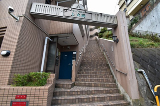 【エントランス】 | 京急本線・横浜市営地下鉄ブルーライン「上大岡」駅徒歩14分！