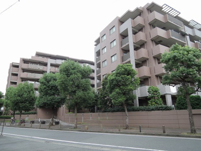 【外観】 | ジェイパーク川崎コンフィール | 安心して暮らせるオートロックや不在時に便利な宅配ボックス付！
