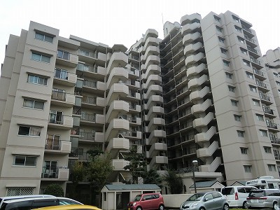 フラワータウン・アミル21サルビア館の外観