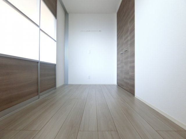 メゾンドール北野田の洋室