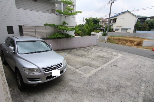 ポイントリューズの駐車場
