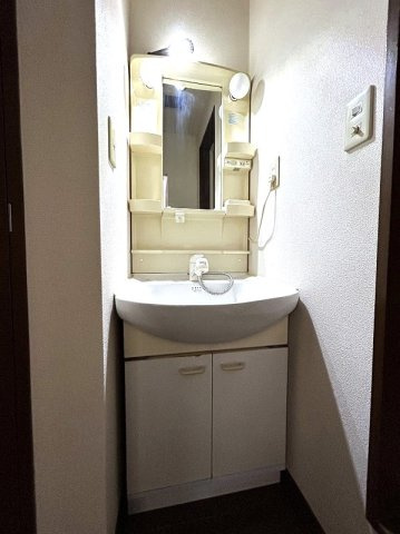 ヴェルデューラNi-noの独立洗面台