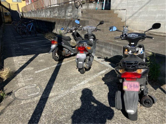 【その他共用部分】 | 敷地内に自転車・バイク置き場を完備しています！自転車やバイクがあれば通勤・通学、お買い物にも便利です☆