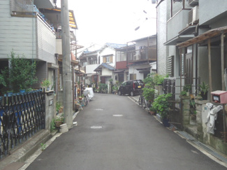 【前面道路含む現地写真】