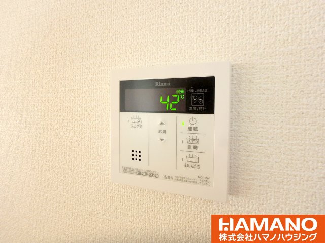 筑西市乙3号棟の駐車場|追い焚きスイッチ