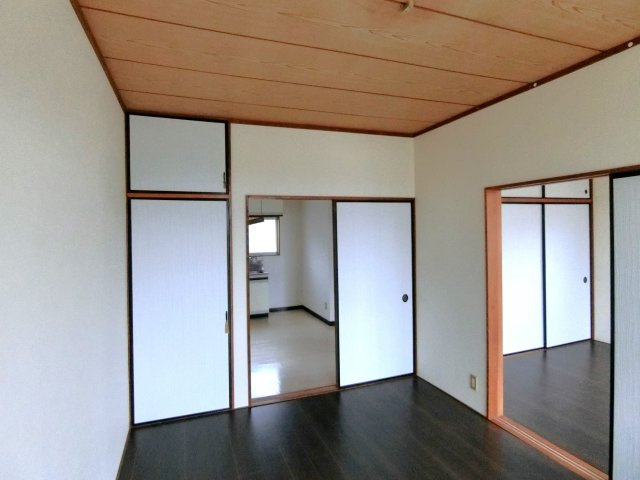 スコレー清名幸谷の洋室
