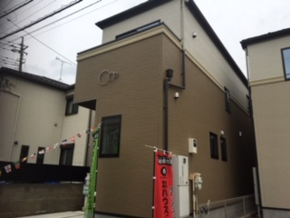 【外観】 | 現地見学会　さいたま市北区奈良町デザイン新築分譲住宅 | コントラストのあるシックな外観です。