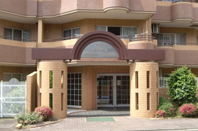 【エントランス】 | ＮＩＣシルクハイム三ッ沢桜台Ａ棟 | 清掃の行き届いた、キレイなエントランスです。