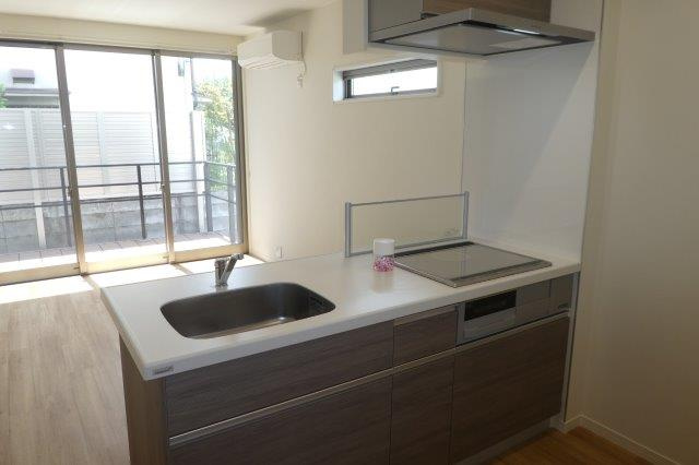 CoCo平田のキッチン|３口IHコンロ付システムキッチン