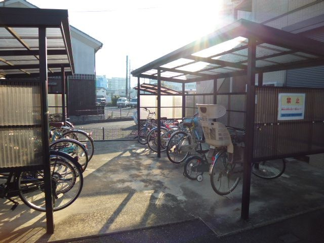 倉敷市老松町１丁目のアパートのその他共用部分|自転車置き場