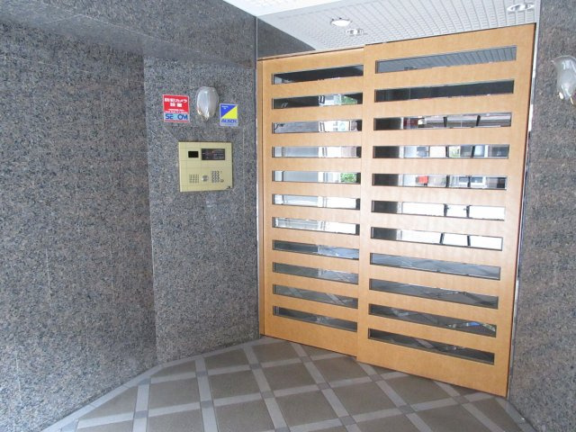 アイオス日暮里のエントランス
