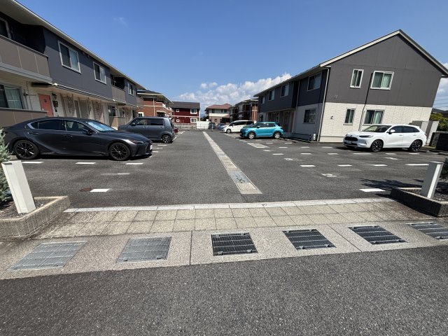 プロムナード07　A棟の駐車場