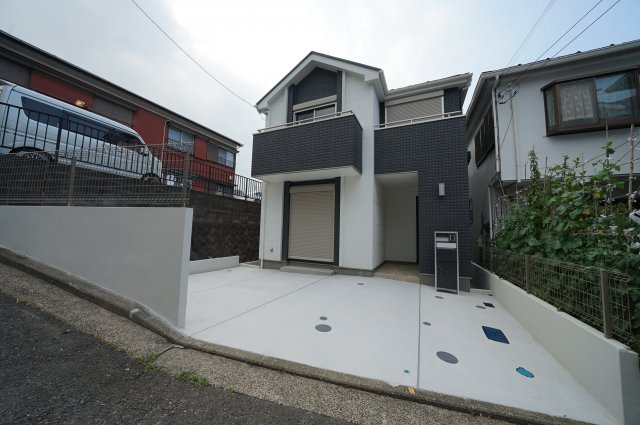 保土ヶ谷区瀬戸ヶ谷町　新築戸建【成約】の外観|シックなモノトーンでまとめた、おしゃれな外観です。