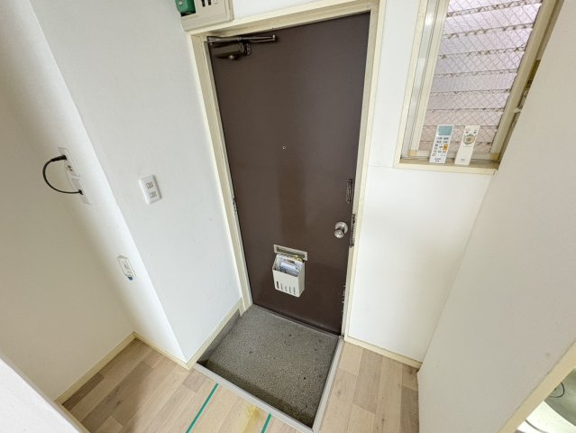 サニーフラット市川の玄関