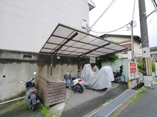 第２ハイツコスモスのその他共用部分|屋根付きの駐輪場です