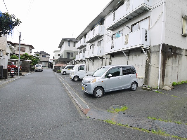 第２ハイツコスモスの駐車場|駐車場に車を止められます