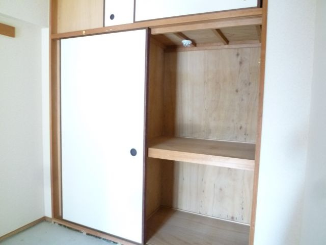 明和オートワークビルの収納