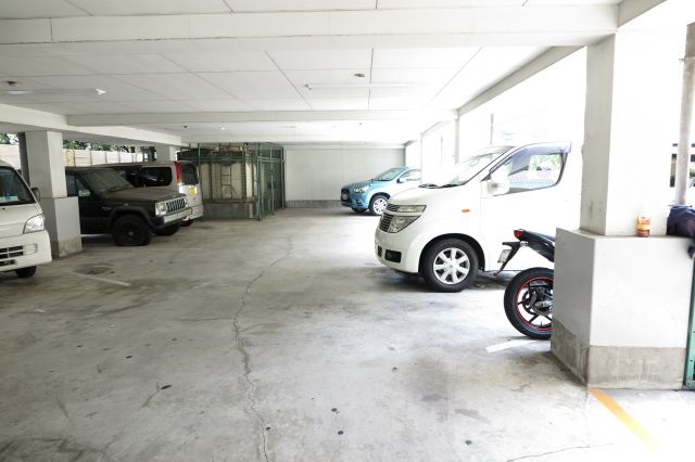 ラパンジール阿波座の駐車場