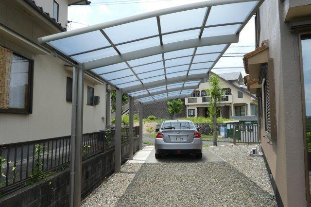倉敷市西坂の一戸建ての駐車場|屋根付き