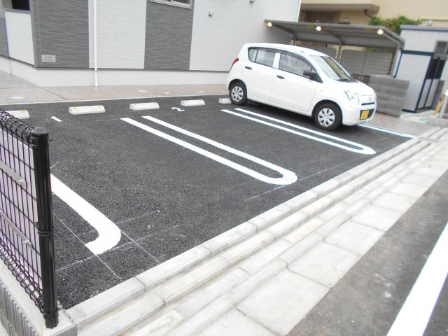 ブルーノの駐車場