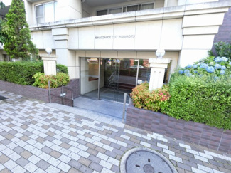 【エントランス】 | JR根岸線「石川町」駅バス14分「本牧原」停徒歩1分！