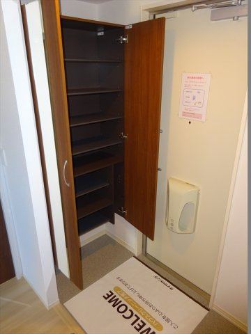 ラルーチェAの玄関