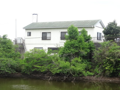 【外観】 | 土浦市中貫 | 池畔に佇む物件