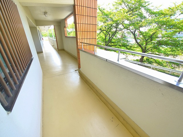 メゾン佐保Aのエントランス|毎日通るエントランスはこのようになっています