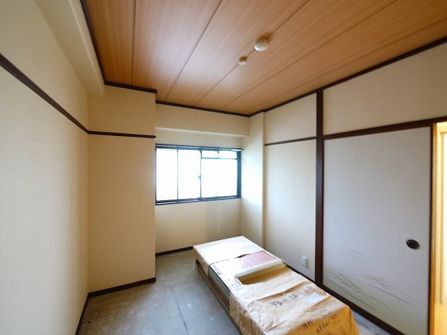 メゾン佐保Aの和室|畳の上でゆっくりとくつろげる和室です