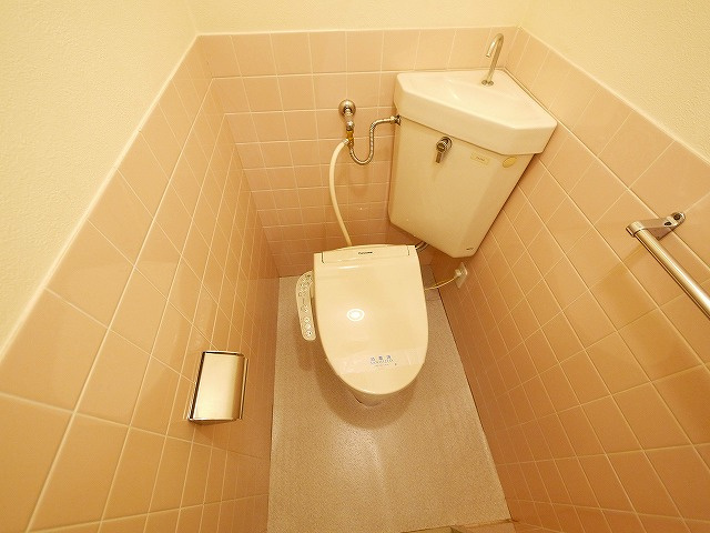 メゾン佐保Aのトイレ|清潔感のあるトイレです
