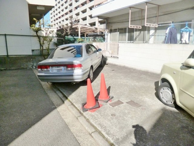 【駐車場】 | FOREST/フォレスト | いつでも目の届く敷地内に駐車場があります♪荷物がかさばりがちなお買物にも、敷地内駐車場があると便利ですよね☆