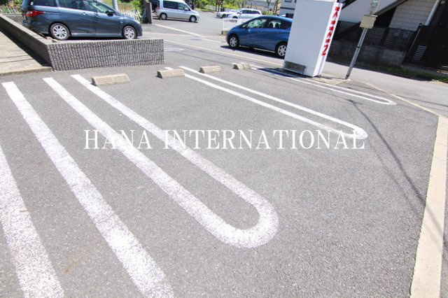 レオパレスみどりⅢの駐車場