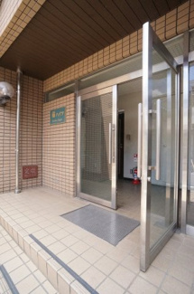 【エントランス】 | 落ち着いたエントランスです