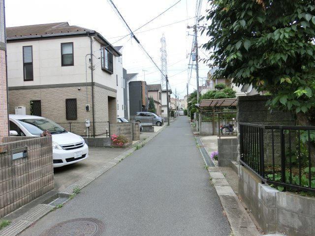 八千代市八千代台北１１丁目　売地　約５５坪の整形地　建築条件なしの前面道路含む現地写真