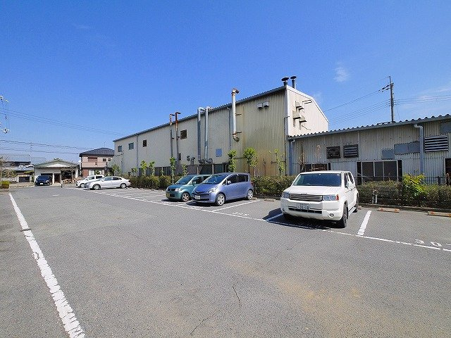 アヴェニール千代の駐車場|カースペースがあります