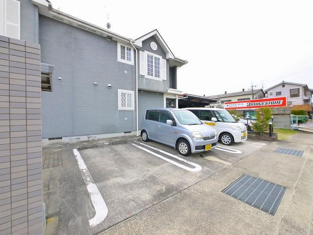 ユニバーサルの駐車場|駐車場完備です