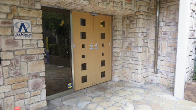 アスリート本町西のエントランス