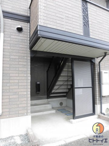 グランドール岩崎のエントランス|毎日通るエントランスはこのようになっています