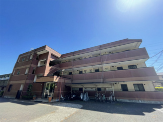 【外観】 | 小田急多摩線「栗平」駅まで徒歩8分！閑静な住宅地にある3階建てマンションです♪通勤通学はもちろん、お買い物やお出かけにもGood☆