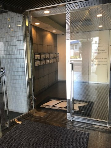 西新宿IKビルのエントランス