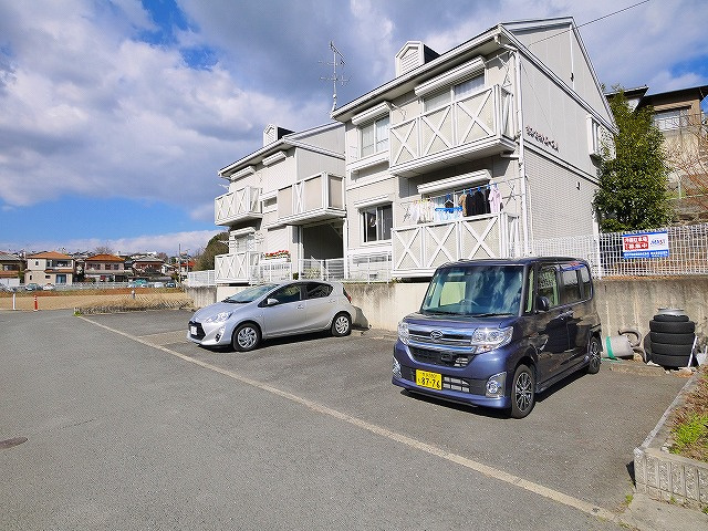 サンセットローズの駐車場|駐車場に車を止められます