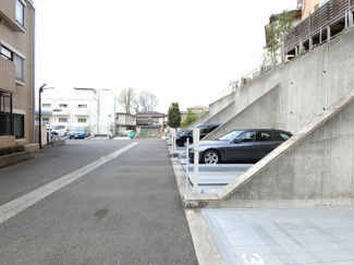 【駐車場】