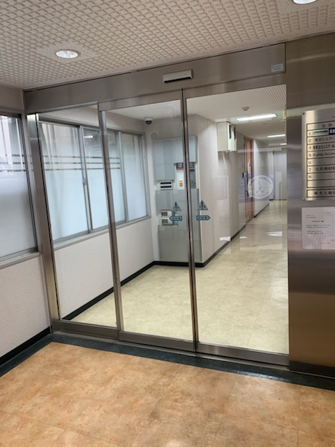 明大前グランドハイツのエントランス