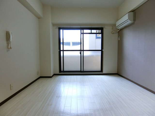 メゾン楠の居間・リビング|同物件別部屋イメージ写真