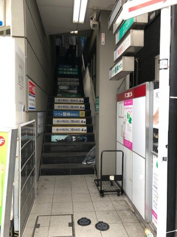 不二園ビルのエントランス