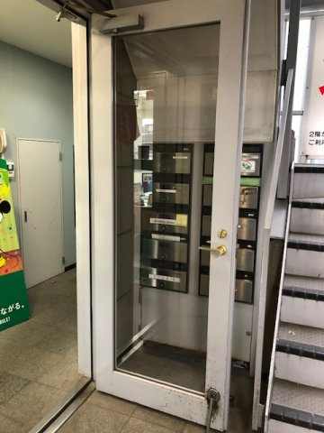 不二園ビルのエントランス