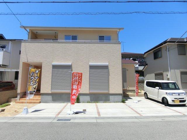 神戸市垂水区南多聞台６丁目　中古戸建の前面道路含む現地写真|南向きの間口の広い敷地です