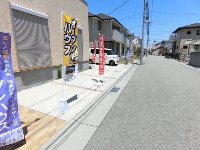 神戸市垂水区南多聞台６丁目　中古戸建の前面道路含む現地写真|前面道路も広く６Mあります